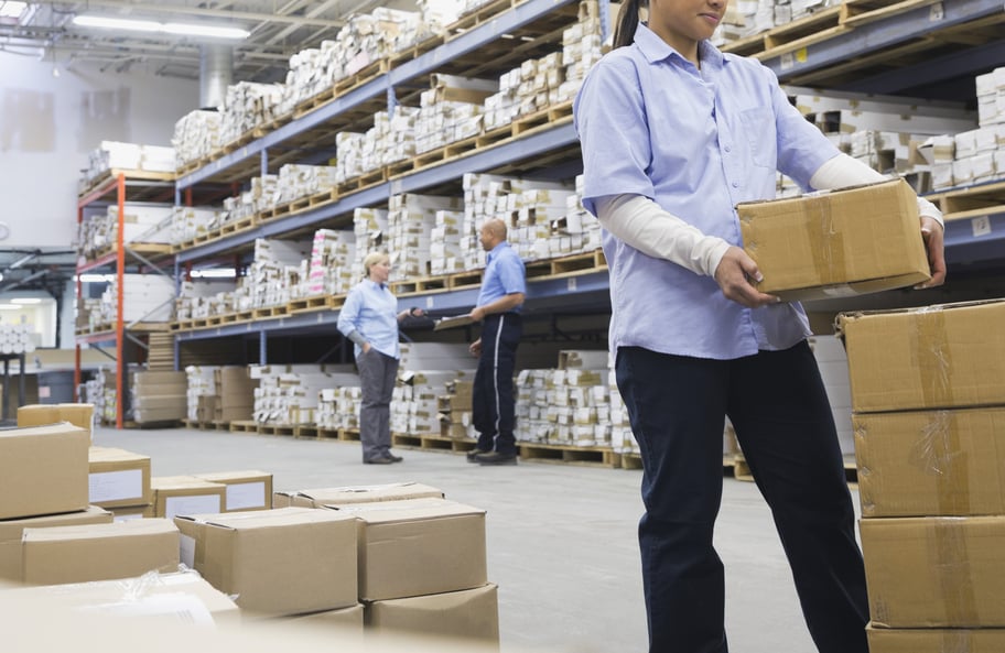 出荷とは?物流業界における基本的な業務内容、発送との違いを詳しく解説